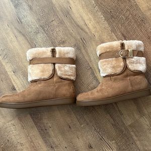 Guess fur boot